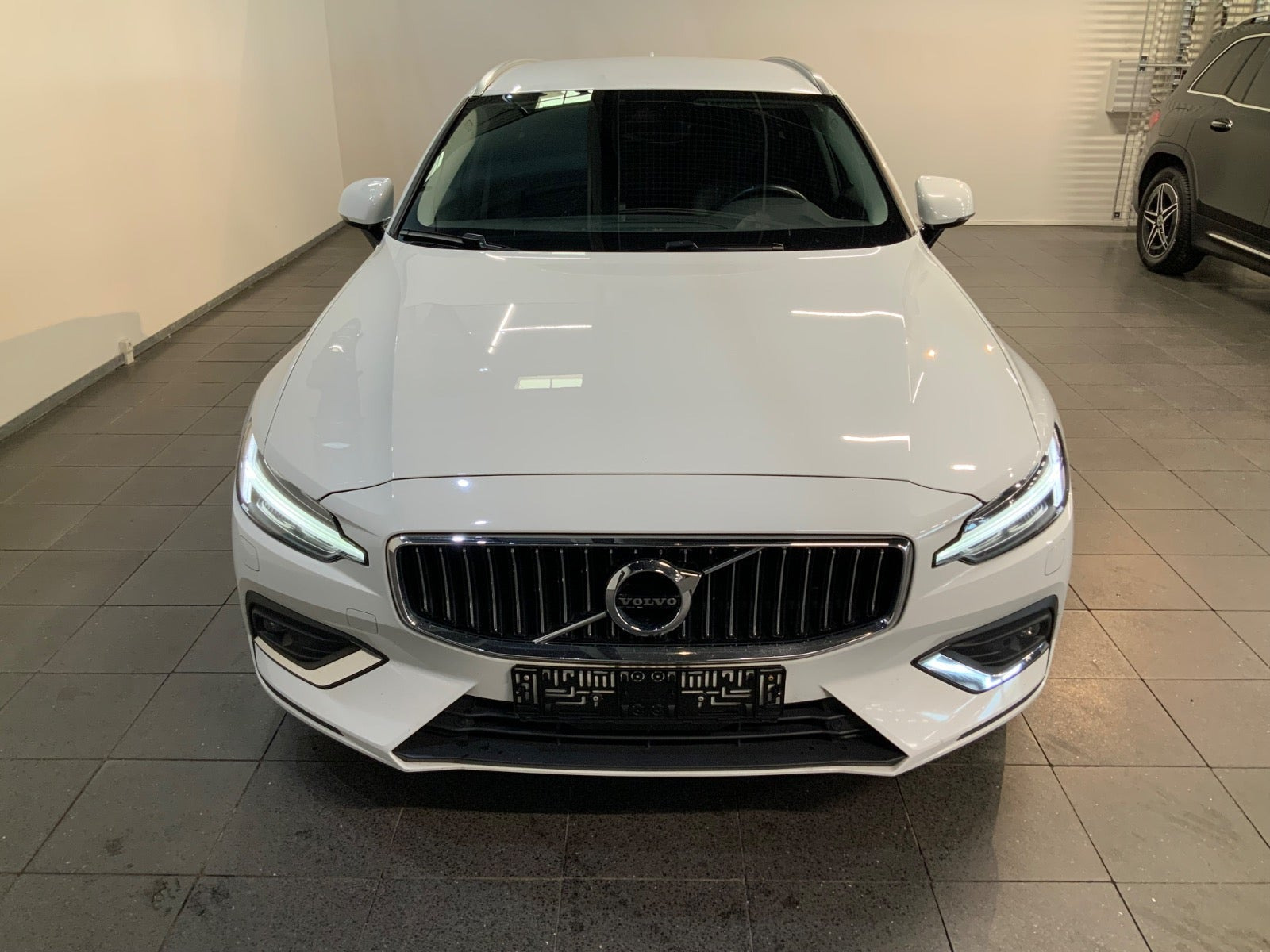 Hvid Volvo V60 fra 2021