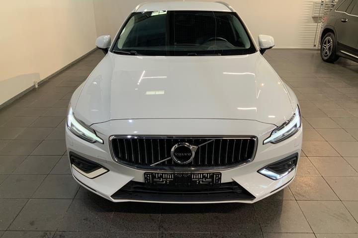 Hvid Volvo V60 fra 2021
