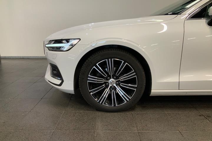 Hvid Volvo V60 fra 2021