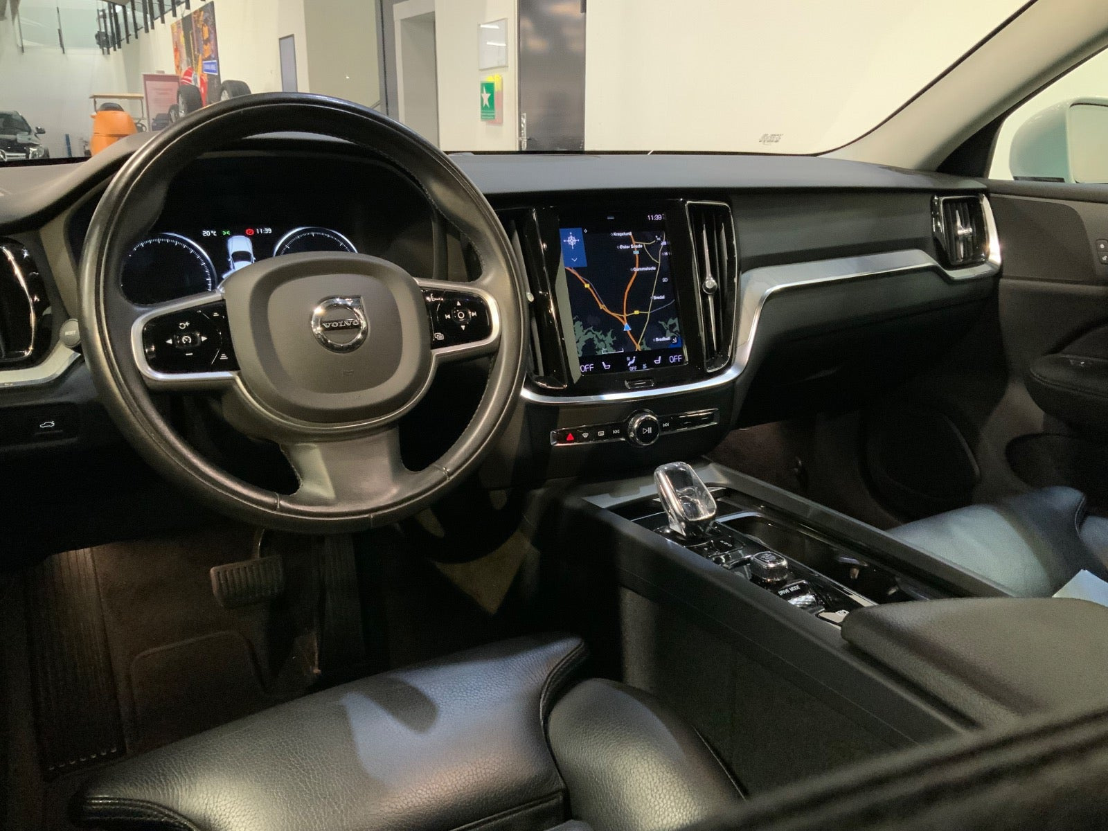 Hvid Volvo V60 fra 2021