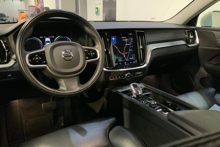 Hvid Volvo V60 fra 2021