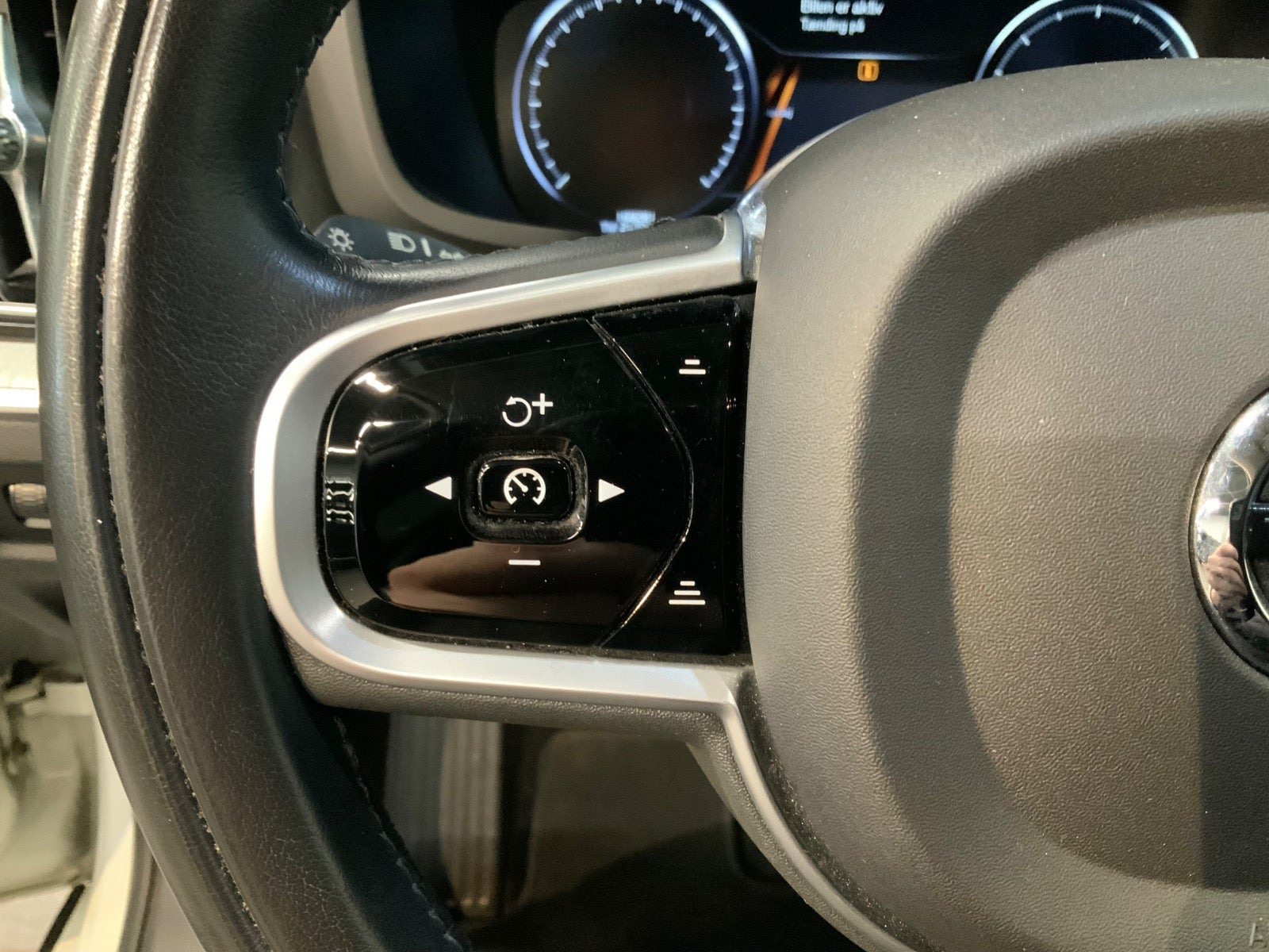 Hvid Volvo V60 fra 2021