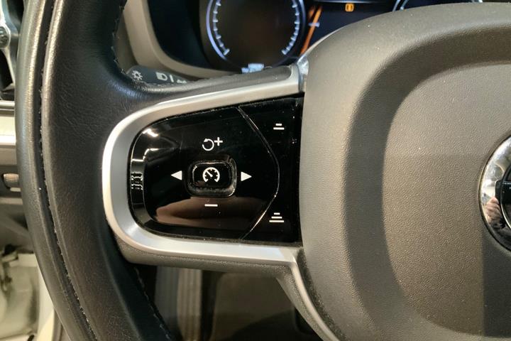 Hvid Volvo V60 fra 2021