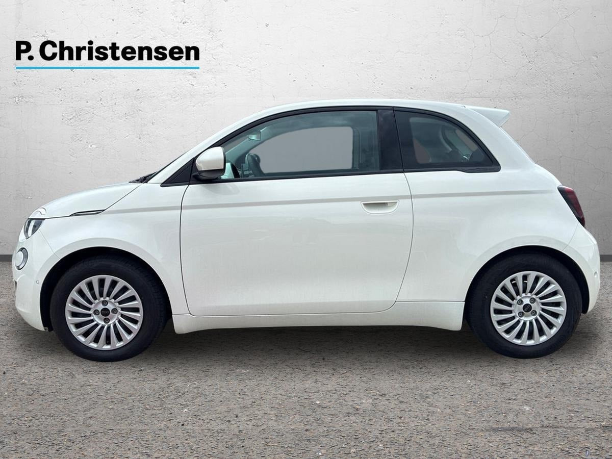 Hvid Fiat 500e fra 2023