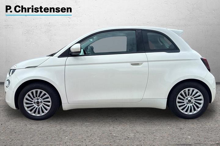 Hvid Fiat 500e fra 2023