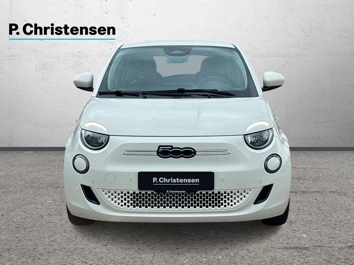 Hvid Fiat 500e fra 2023