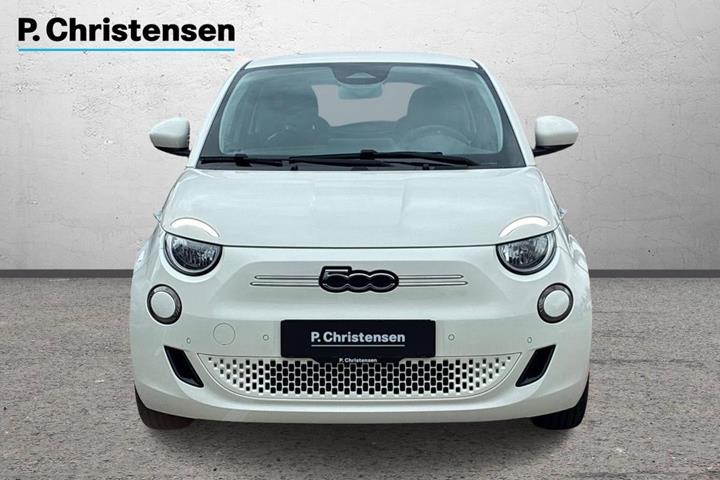 Hvid Fiat 500e fra 2023