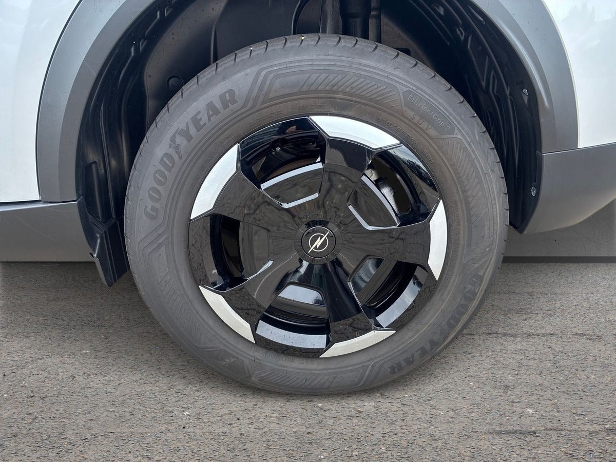 Sølv Opel Frontera fra 2025