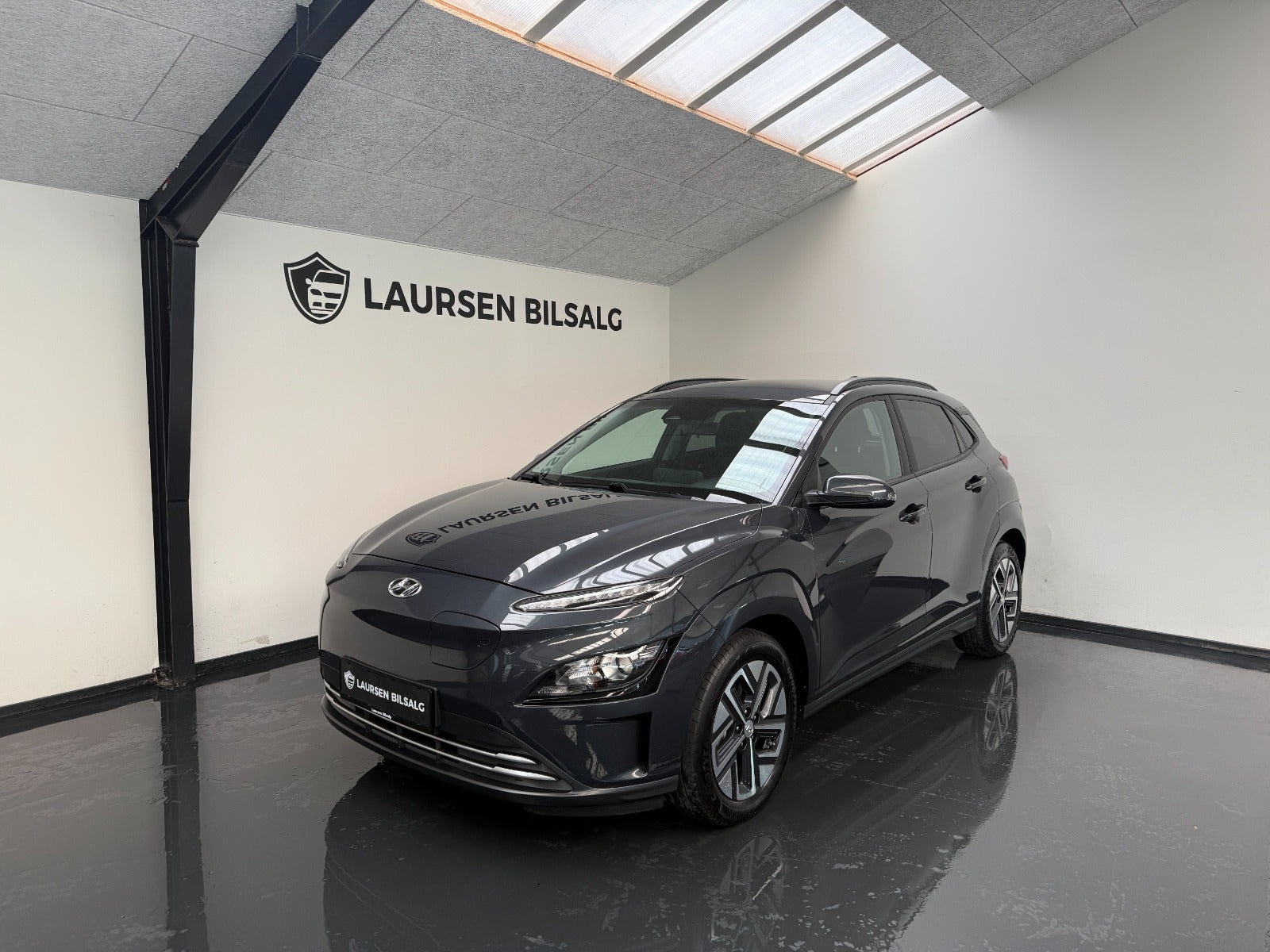 Grå Hyundai Kona fra 2022