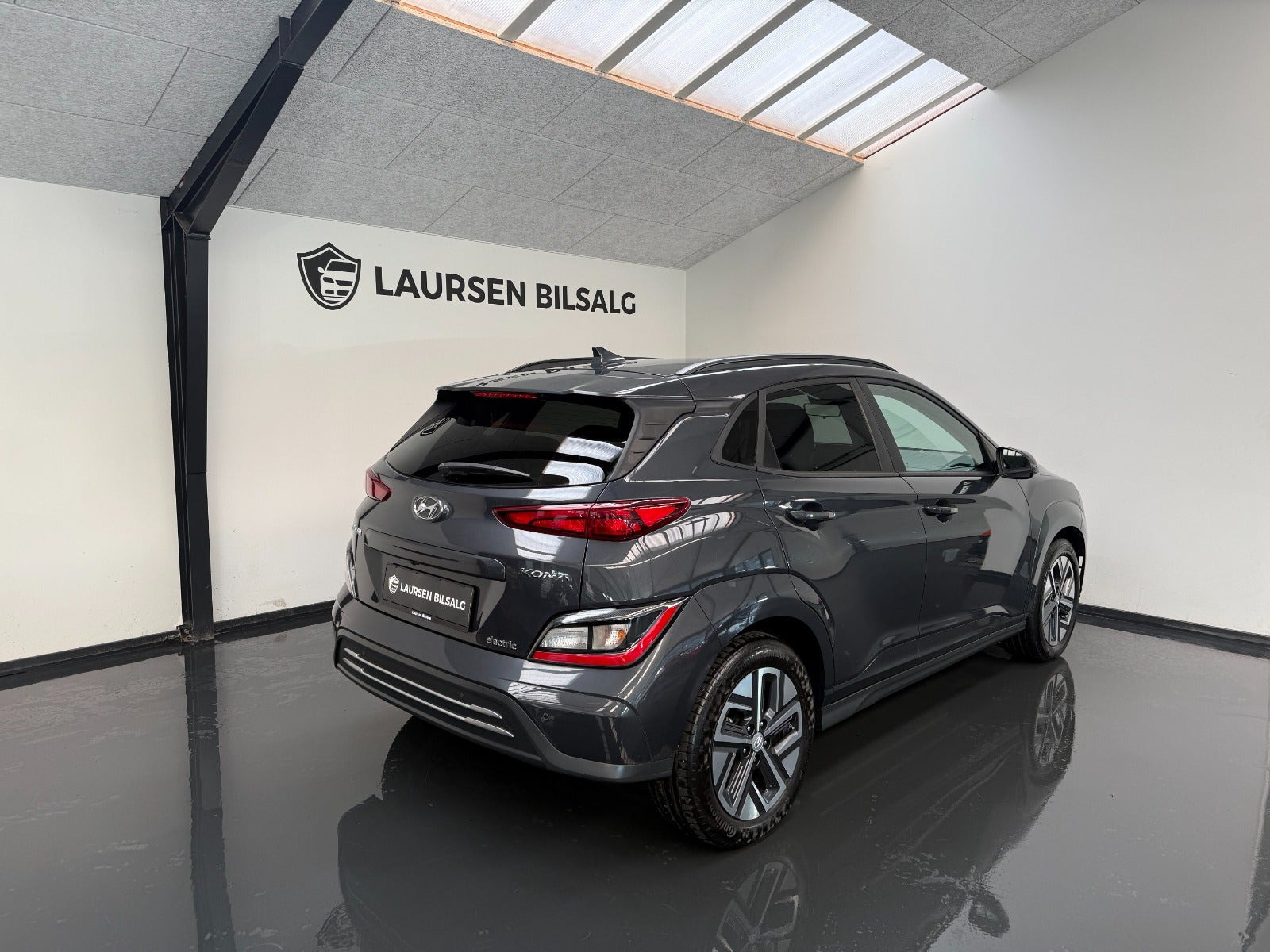 Grå Hyundai Kona fra 2022