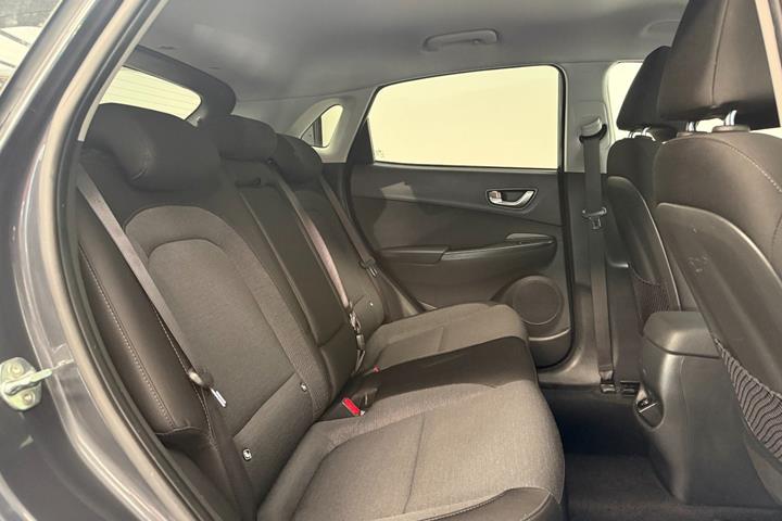 Grå Hyundai Kona fra 2022