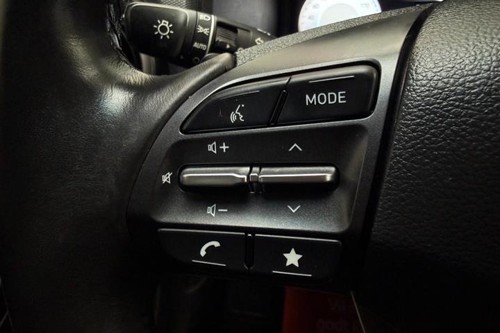 Grå Hyundai Kona fra 2022