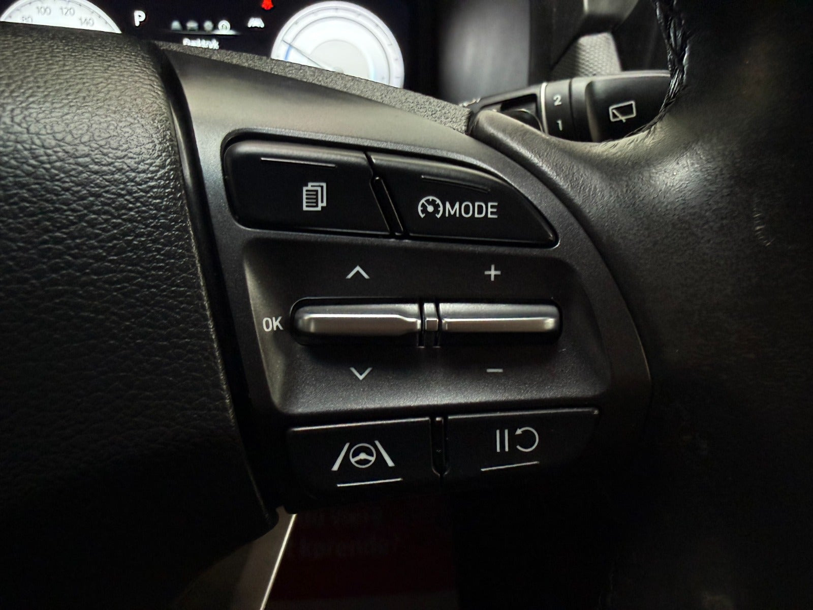 Grå Hyundai Kona fra 2022