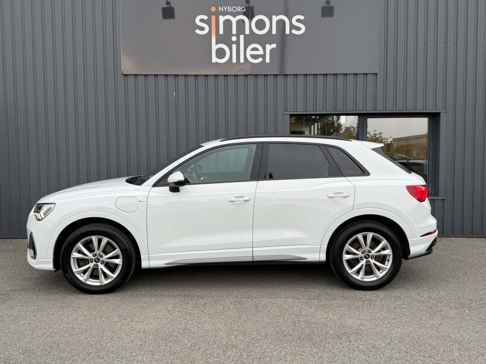 Hvid Audi Q3 fra 2021