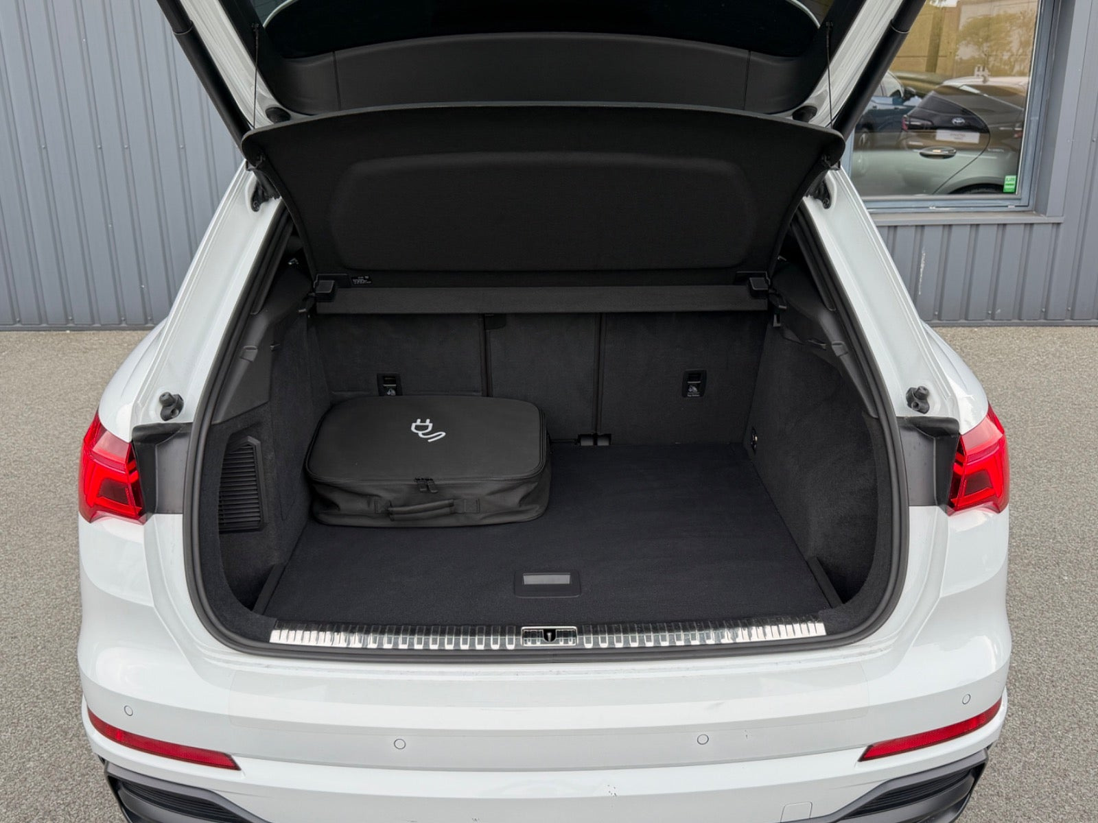 Hvid Audi Q3 fra 2021