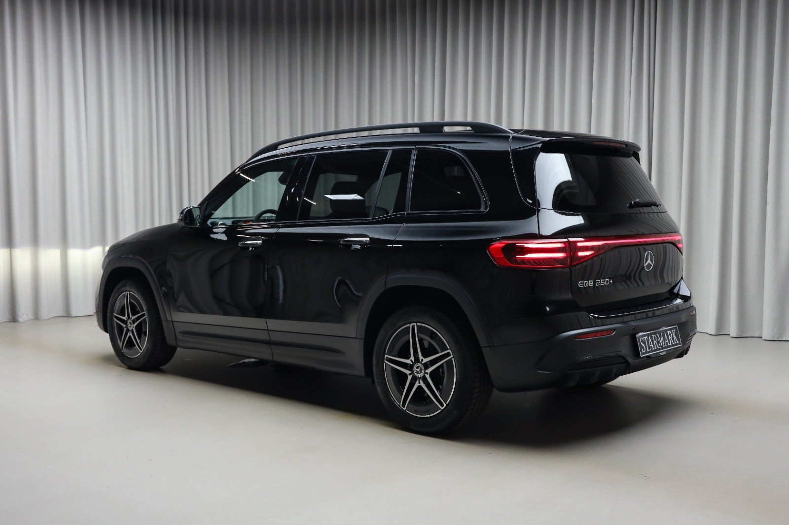 Sort Mercedes EQB250+ fra 2026