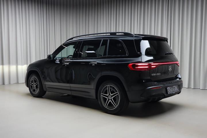 Sort Mercedes EQB250+ fra 2026