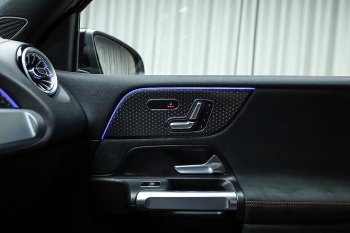 Sort Mercedes EQB250+ fra 2026