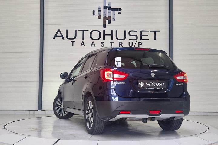 Blå Suzuki S-Cross fra 2016