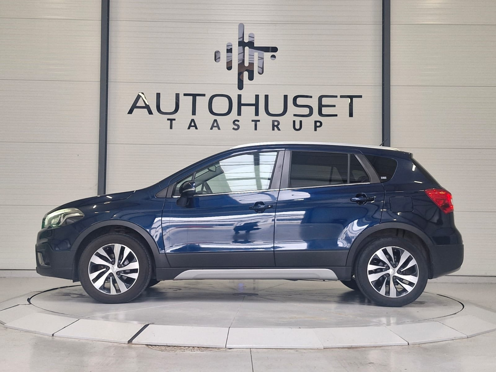 Blå Suzuki S-Cross fra 2016
