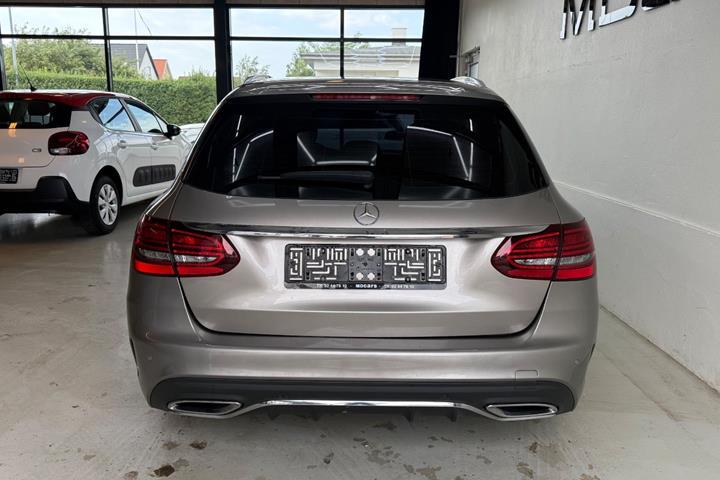 Orange Mercedes C220 d fra 2019