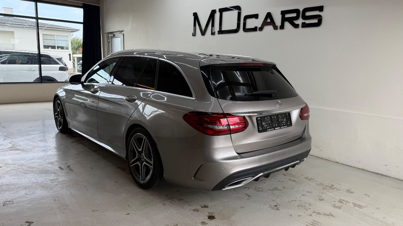 Orange Mercedes C220 d fra 2019