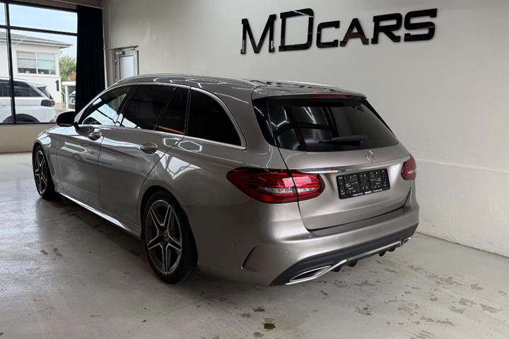 Orange Mercedes C220 d fra 2019