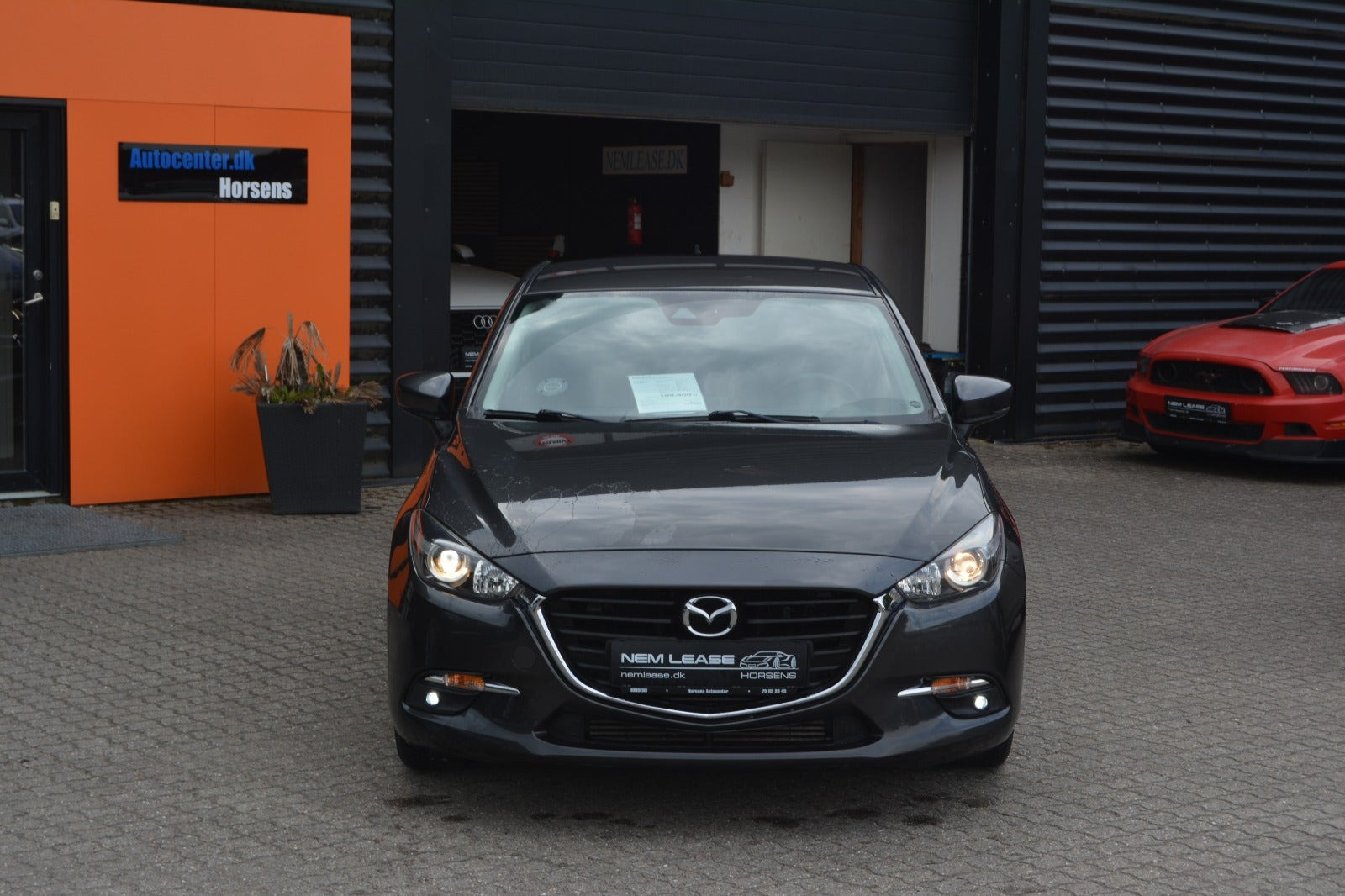 Grå Mazda 3 fra 2017