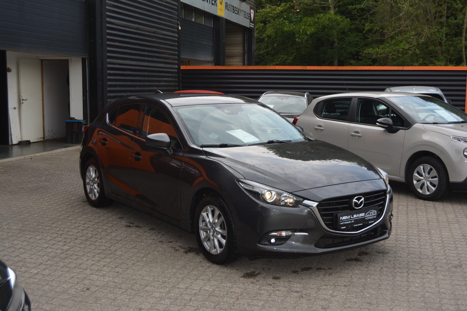 Grå Mazda 3 fra 2017