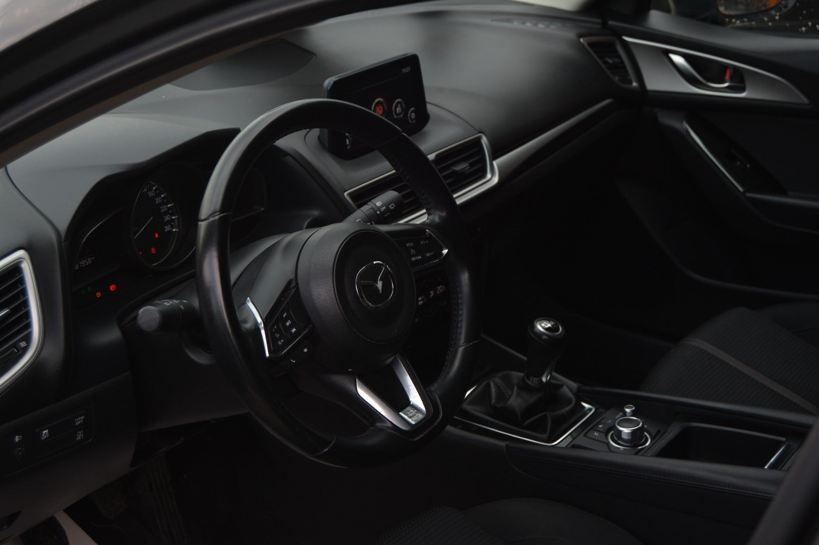 Grå Mazda 3 fra 2017