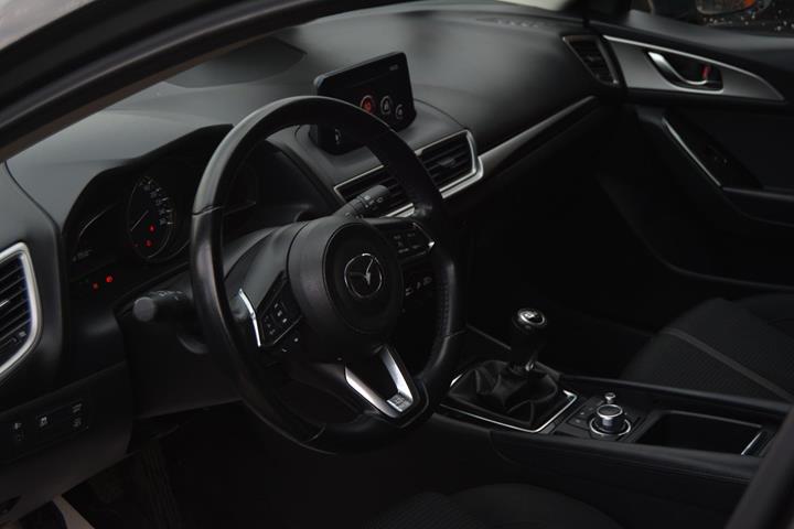 Grå Mazda 3 fra 2017
