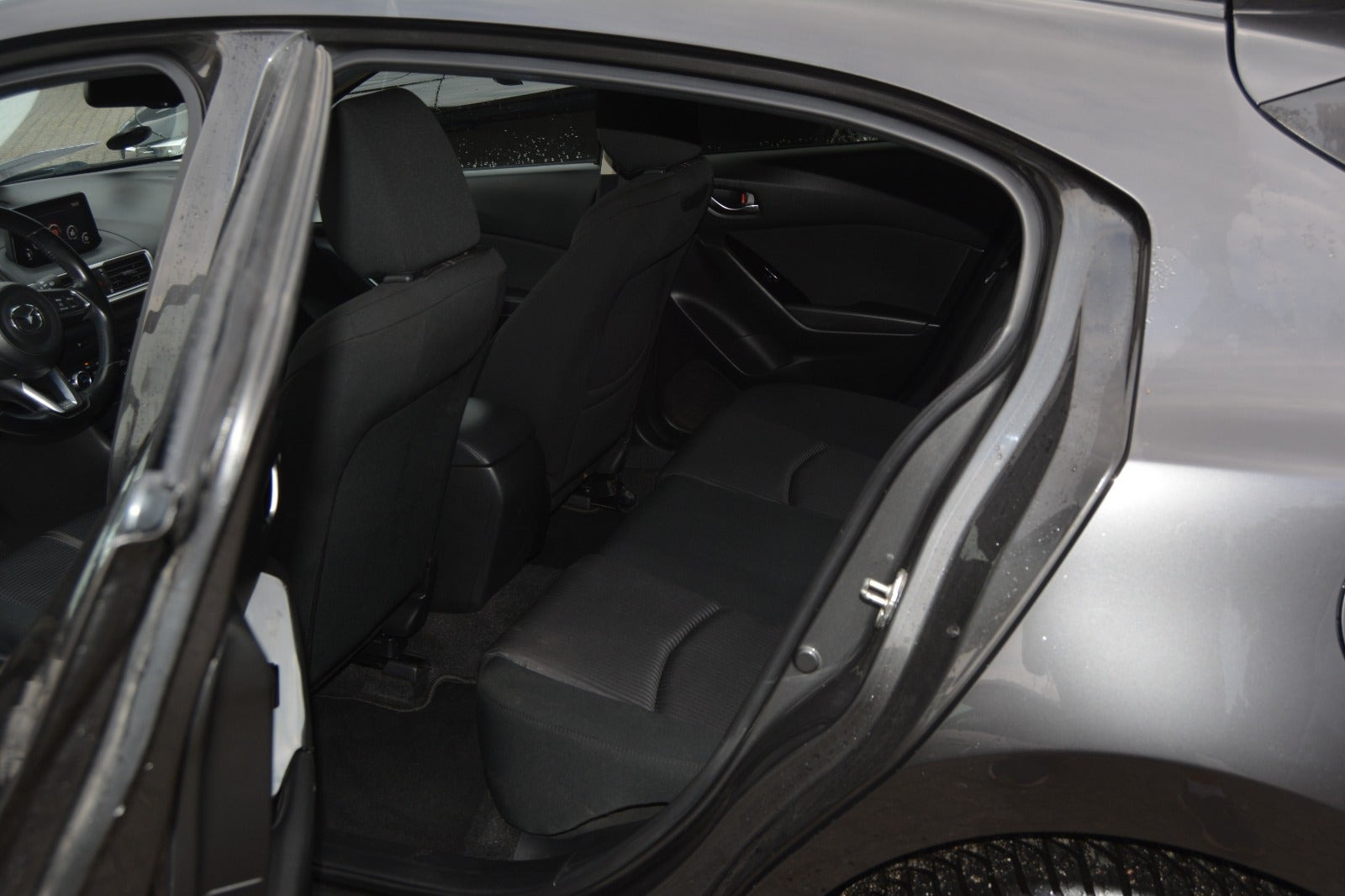 Grå Mazda 3 fra 2017