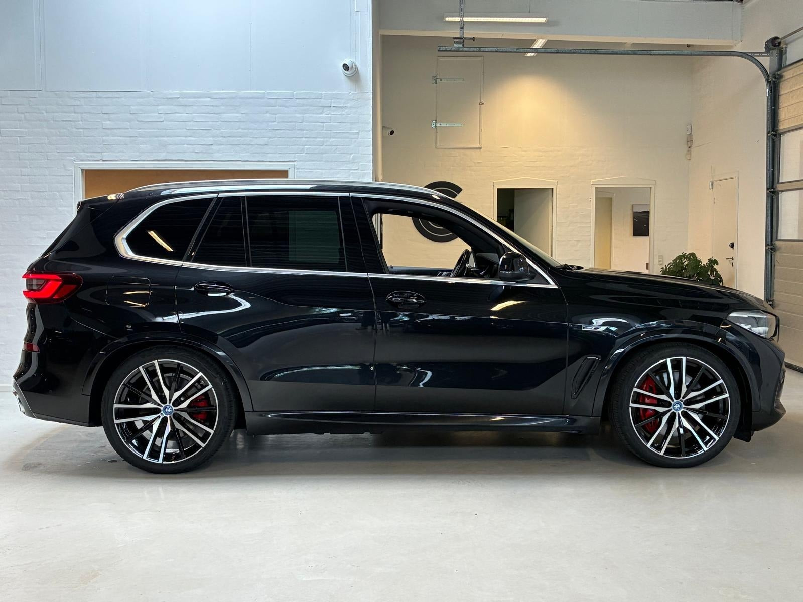 Sort BMW X5 fra 2023