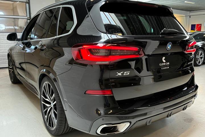 Sort BMW X5 fra 2023
