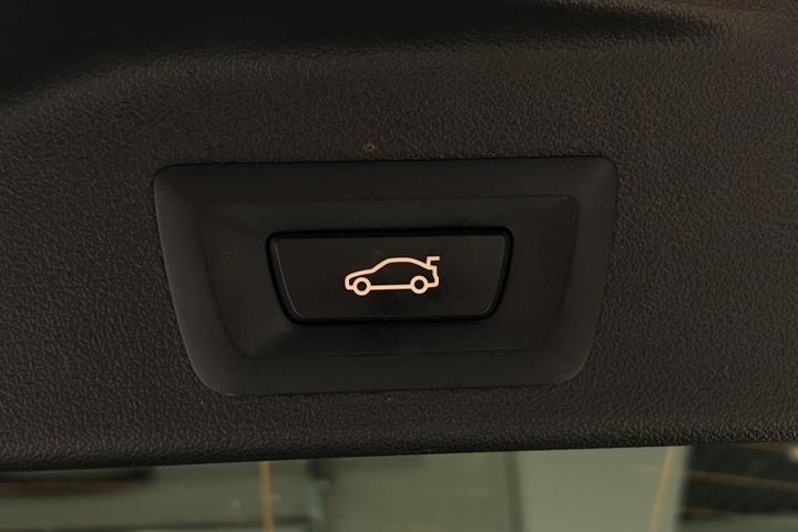 Sort BMW X5 fra 2023
