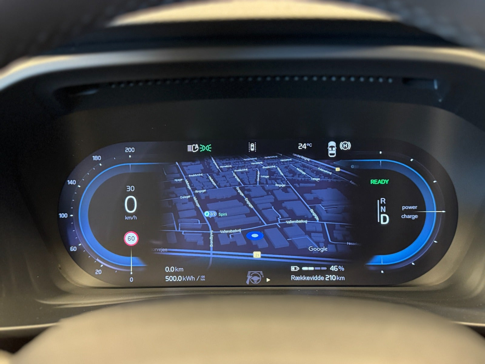 Blå Volvo XC40 fra 2024