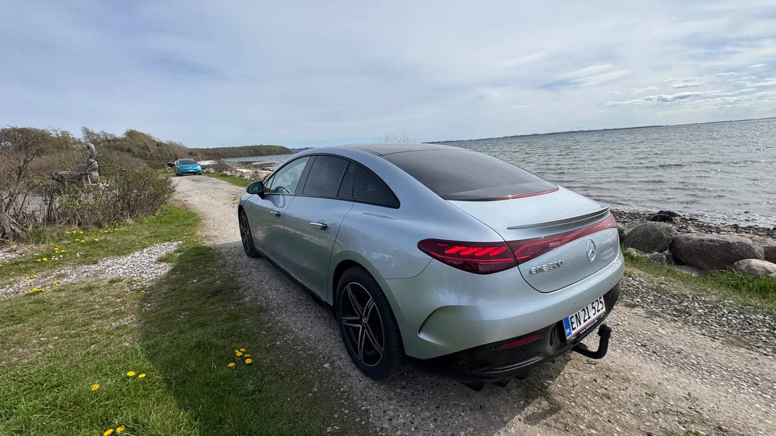 Grå Mercedes EQE300 fra 2023