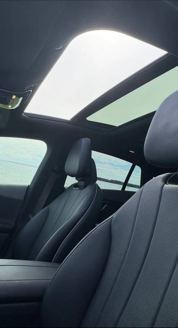Grå Mercedes EQE300 fra 2023