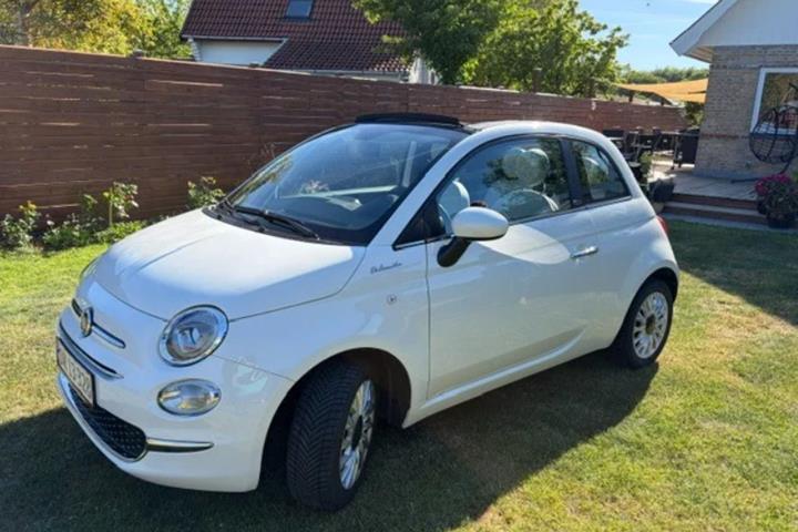Hvid Fiat 500C fra 2023