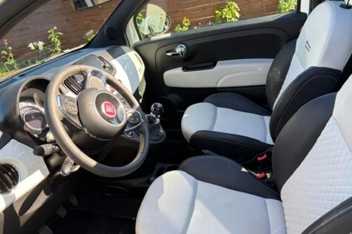 Hvid Fiat 500C fra 2023