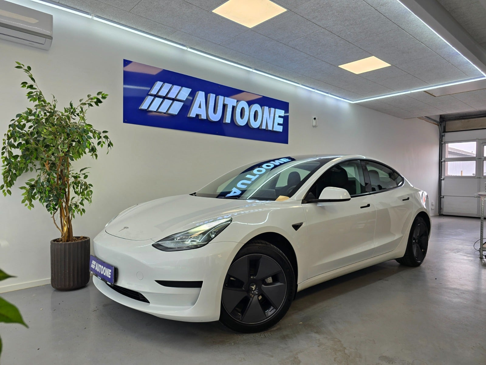 Tesla Model 3 RWD