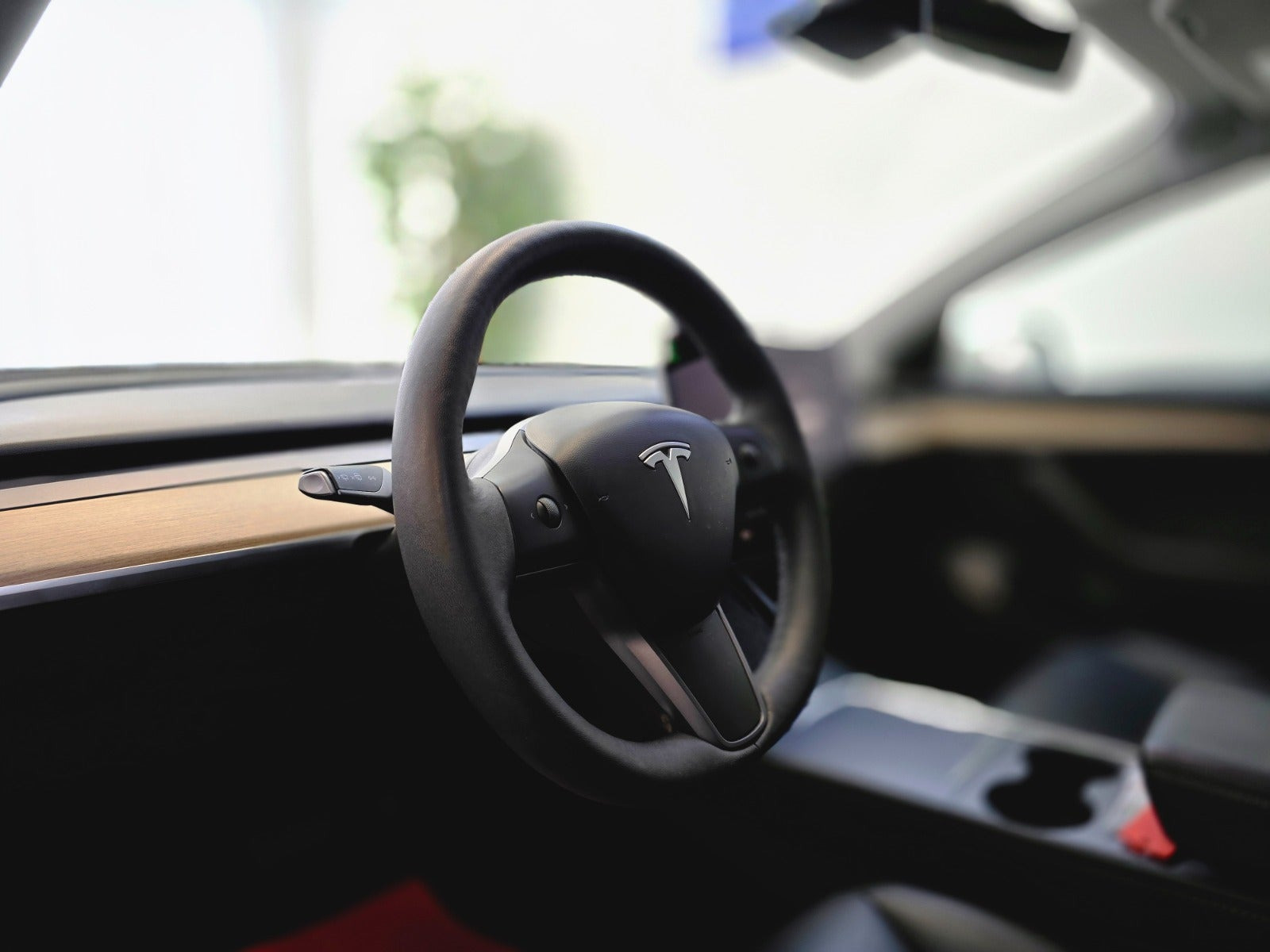Hvid Tesla Model 3 fra 2023