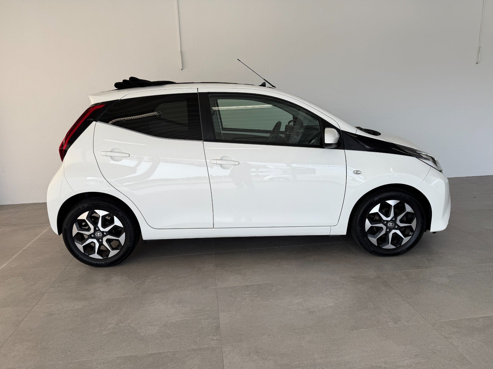 Hvid Toyota Aygo fra 2021