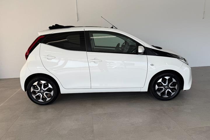 Hvid Toyota Aygo fra 2021