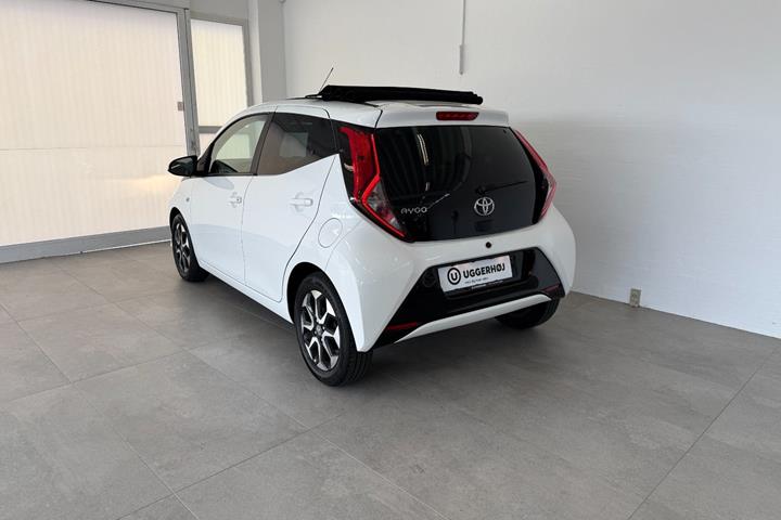 Hvid Toyota Aygo fra 2021