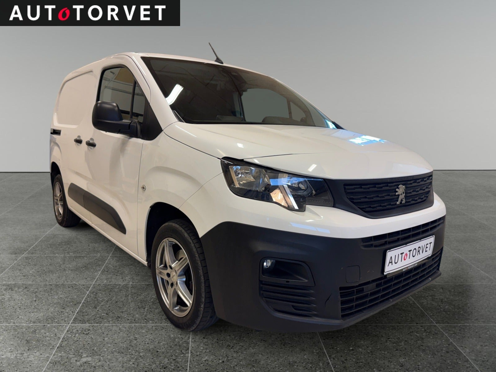 Hvid Peugeot Partner fra 2020