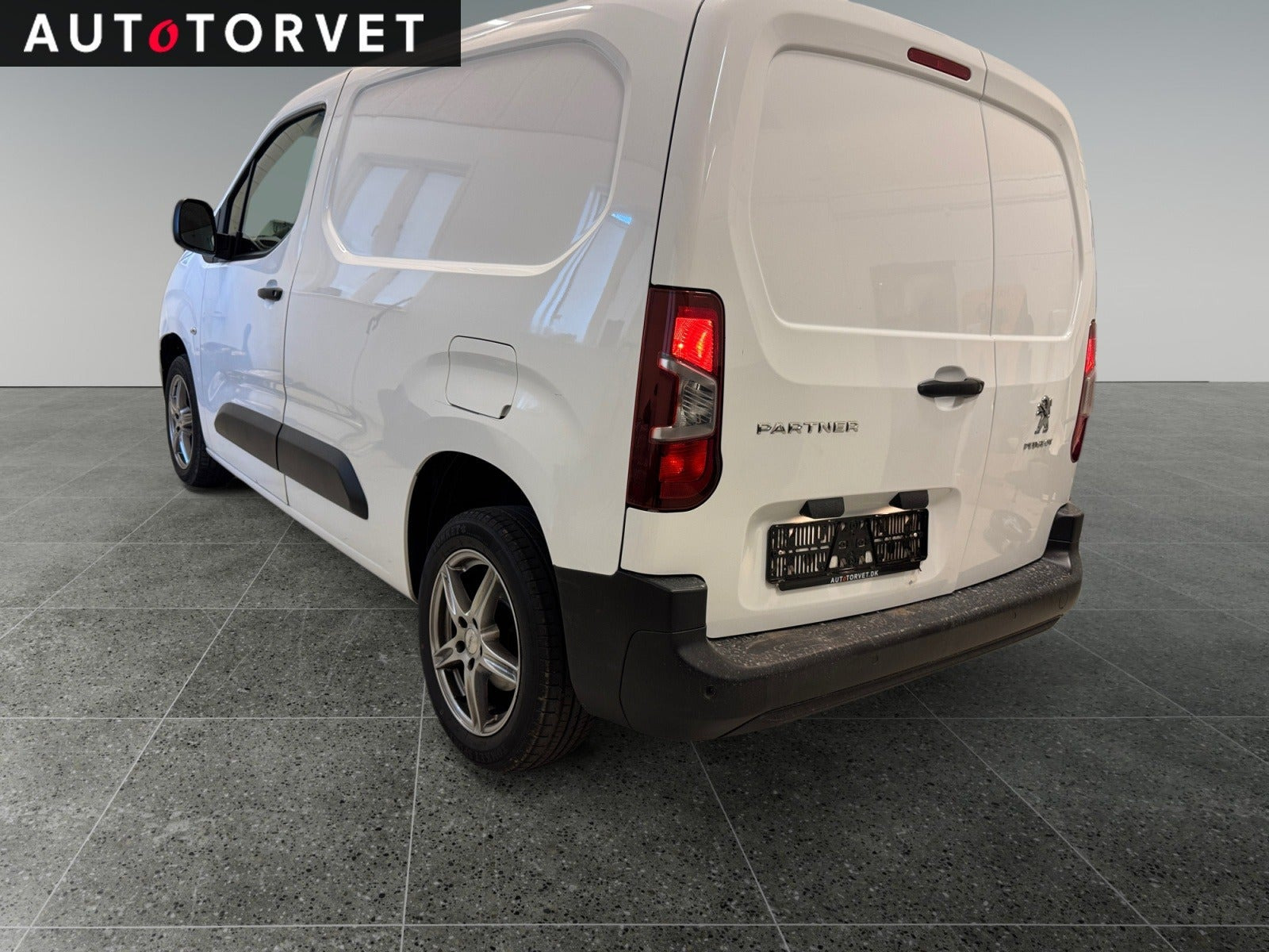 Hvid Peugeot Partner fra 2020