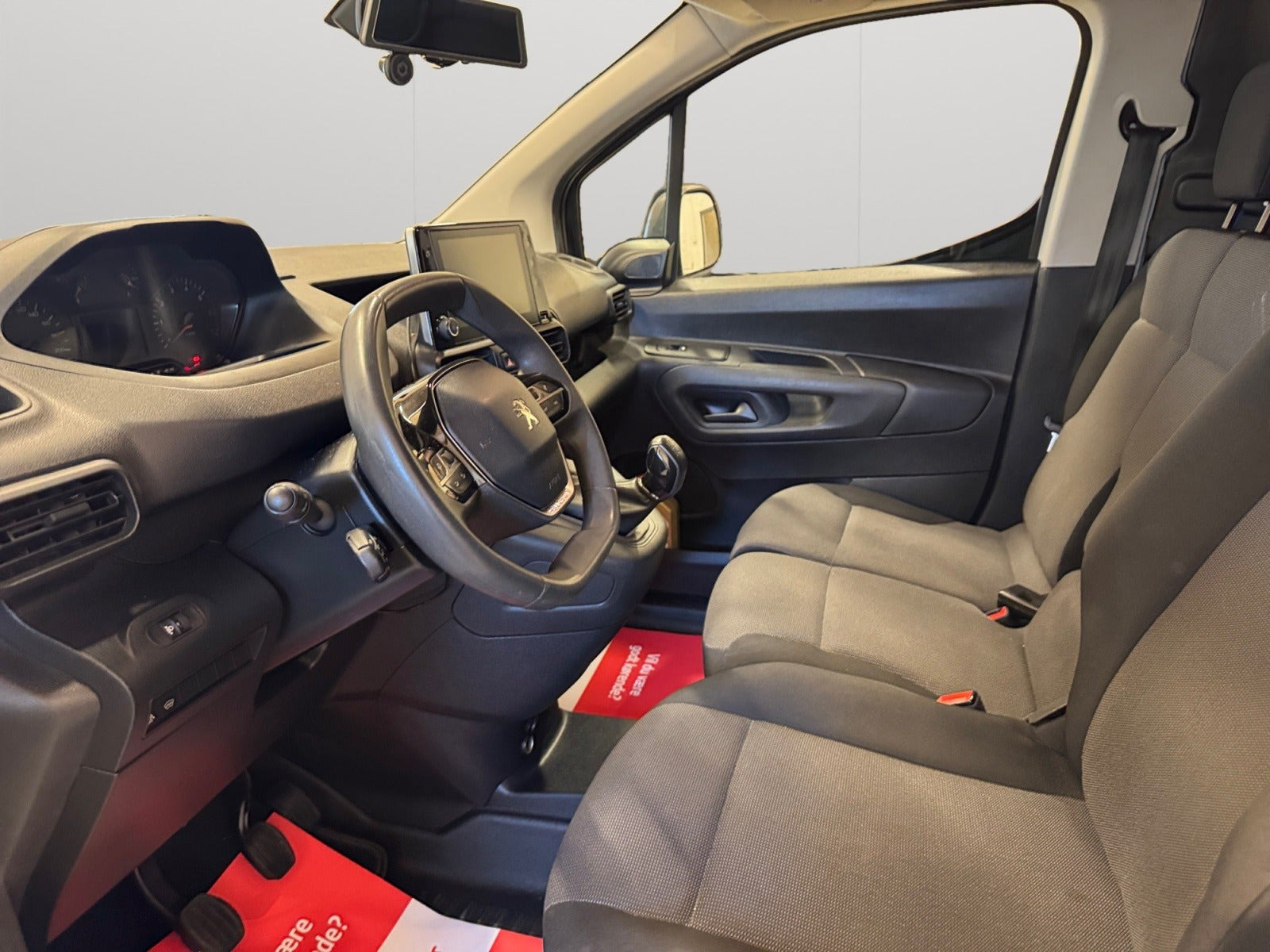 Hvid Peugeot Partner fra 2020