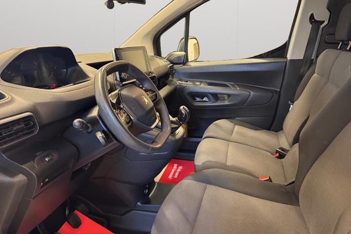Hvid Peugeot Partner fra 2020