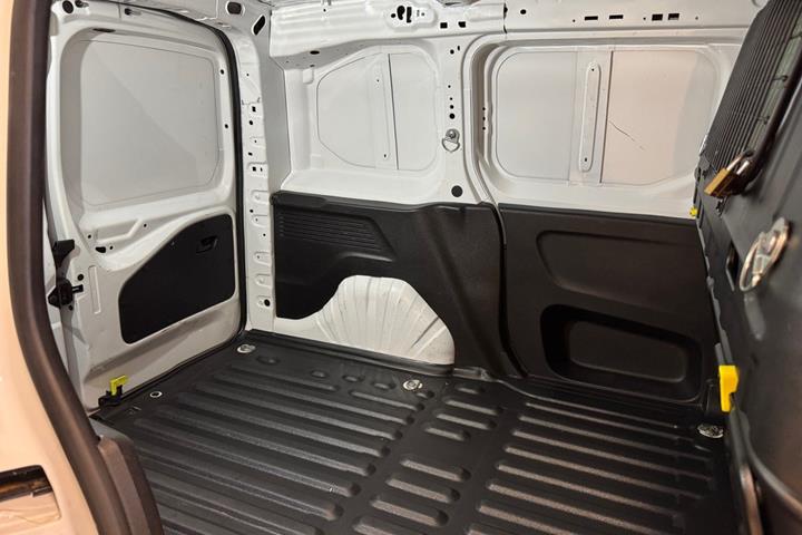Hvid Peugeot Partner fra 2020